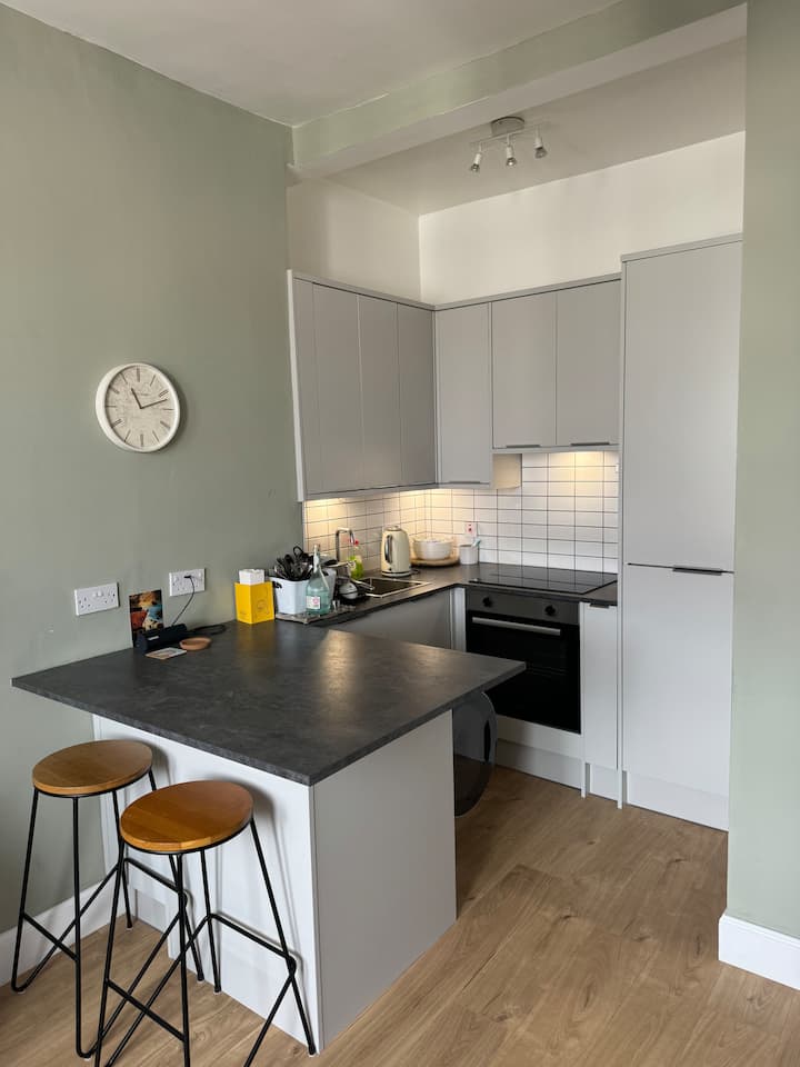 Two Bed Flat Bonnington Road - Edinburgh