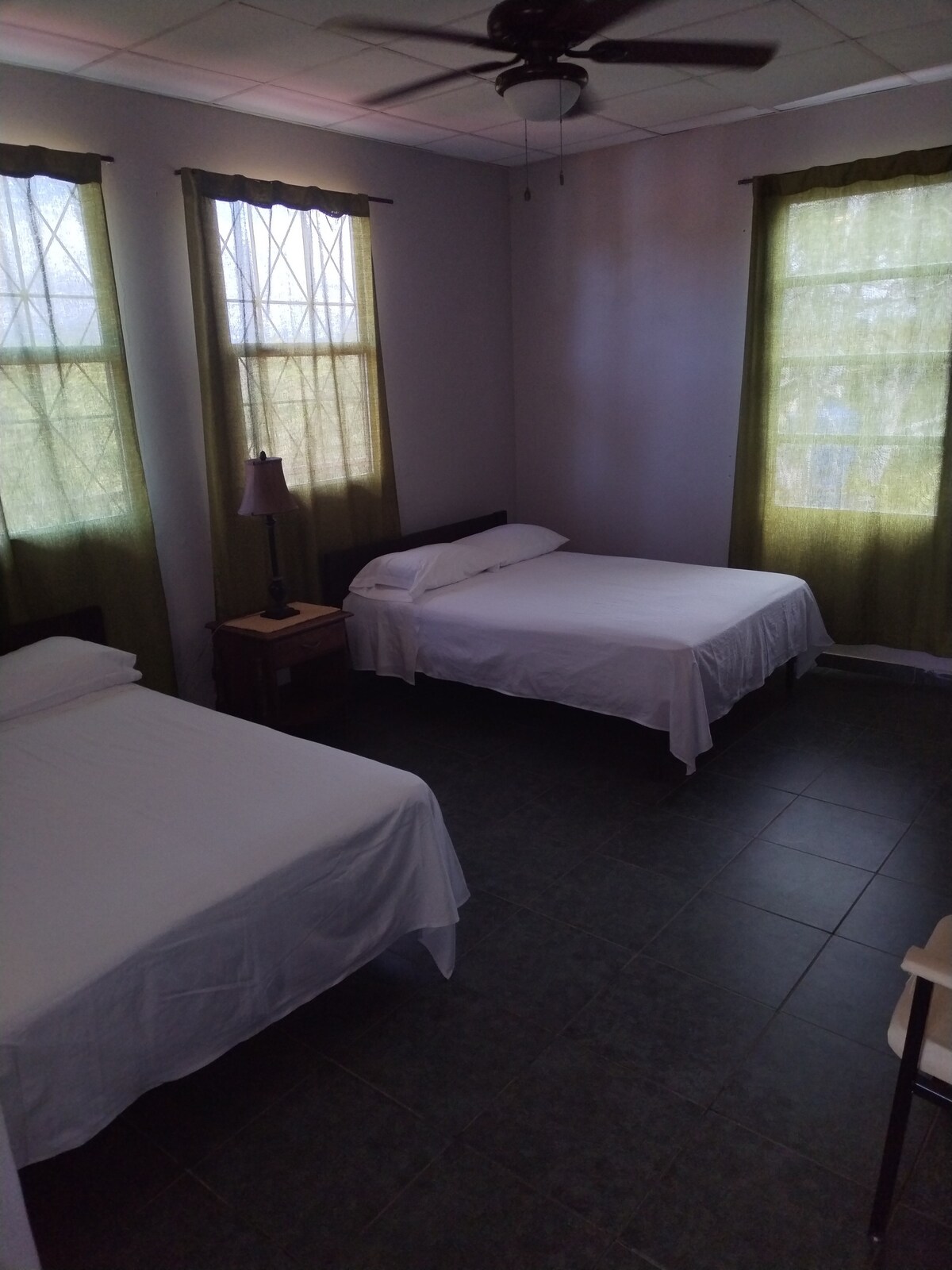 Стая 3, две двойни легла, AA, горен етаж, с обслужване извън стаята. 