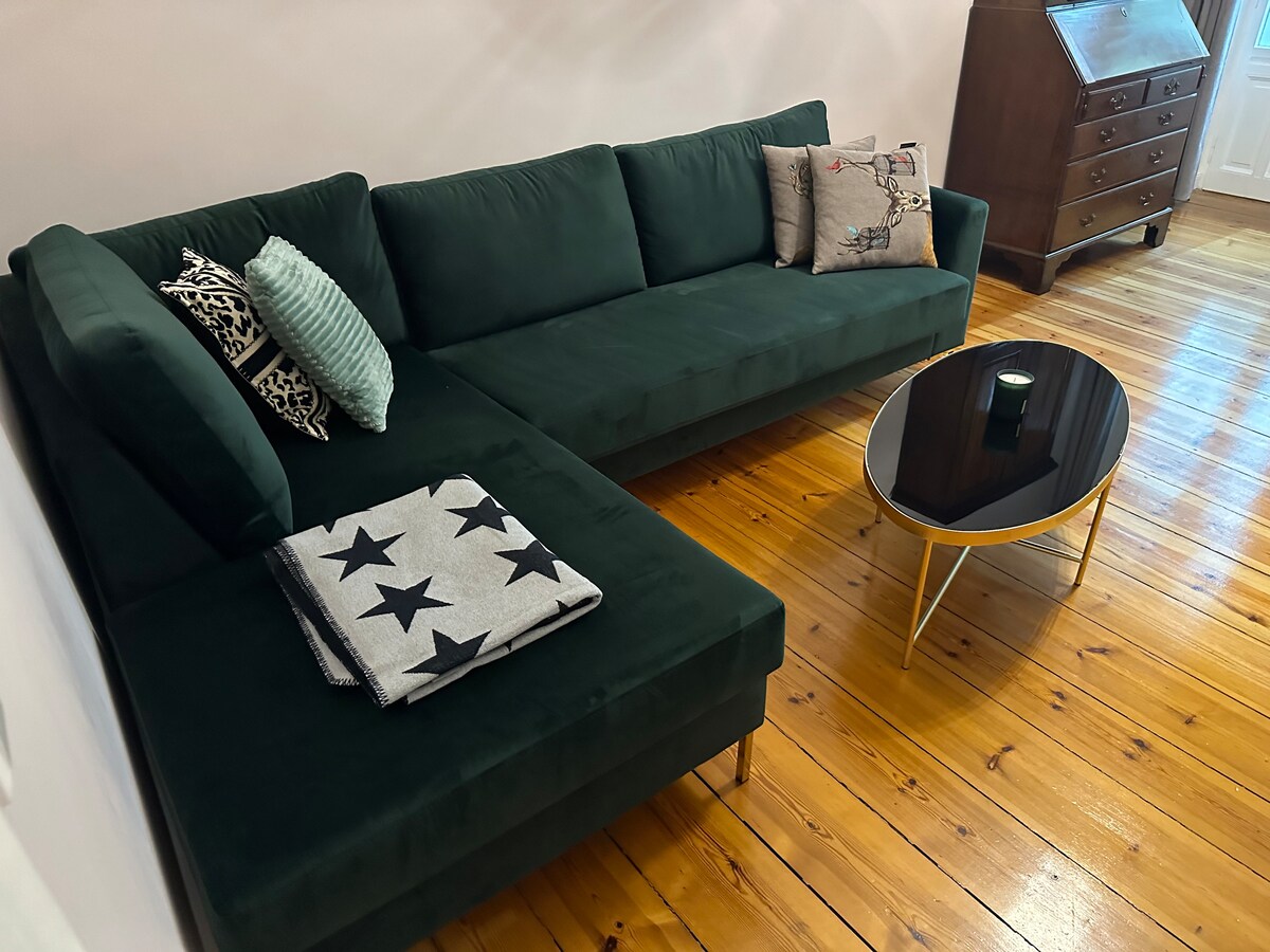 Top Airbnb: Old building apartment Helmholtzplatz in Prenzlauer Berg