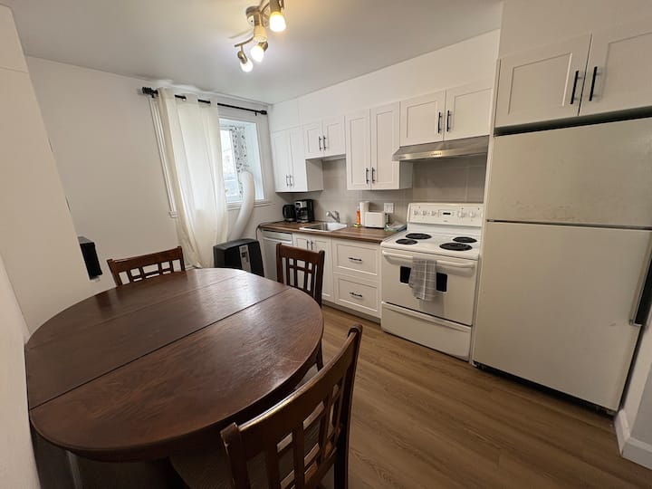 3,5 Rénove Avec Cour Anglaise - Quebec