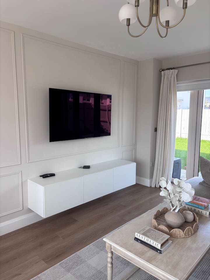 Spacious 3-bedroom Getaway - Naas
