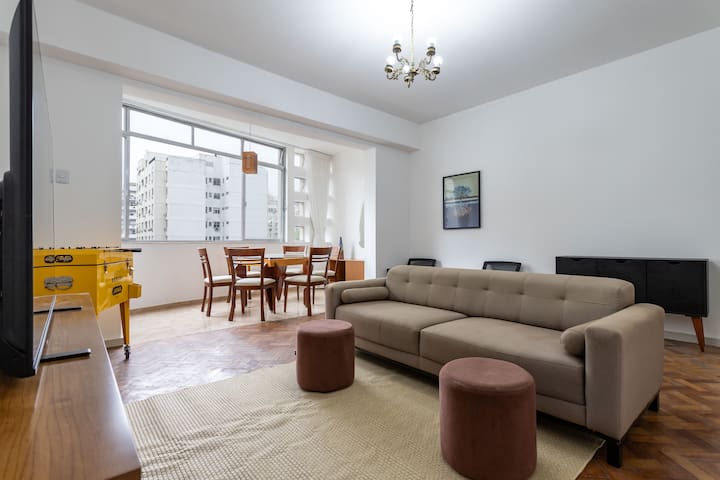 Apto 4Q grande, bem localizado!