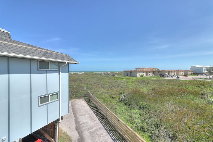 Great Views, Swimming Pool, Boardwalk To The Beach, Picnic Tables, Play Area, Co - Port Aransas, TX