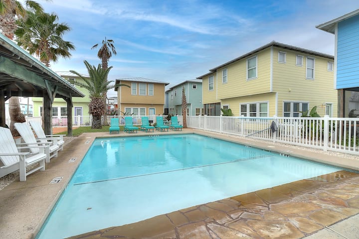 Pet Friendly, Community Pool - Aransas Pass, TX