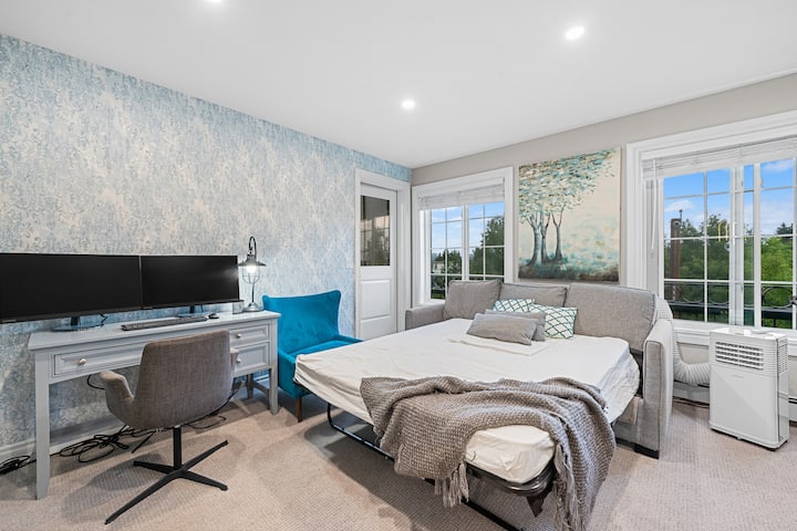 Welcome to the Sicily , this is an open concept room at Casa Ladrillo, where vibrant culture meets serene comfort. Enjoy a plush bed, a cozy living area, and a private gym space. Experience the charm of Italy’s island paradise in every detail.