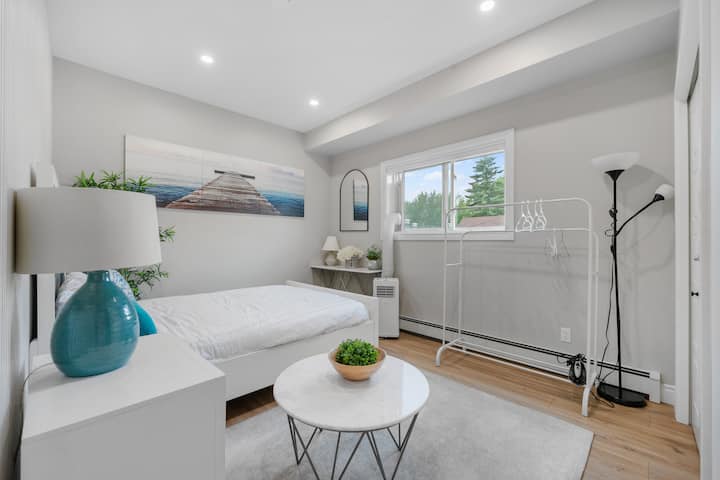 Welcome to Rome at Casa Ladrillo, where classic elegance meets modern comfort. Here, when in Rome, do as the Romans do: enjoy a plush bed, tasteful decor, and a ROMANTIC ambiance . Experience timeless luxury and tranquility in every detail.