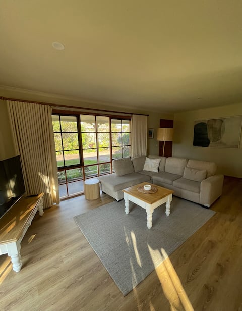 Top Airbnb: Powell St Retreat in Ocean Grove