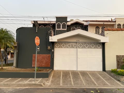 Villa Rose & Colibri Comfort and Ideal Location a/c