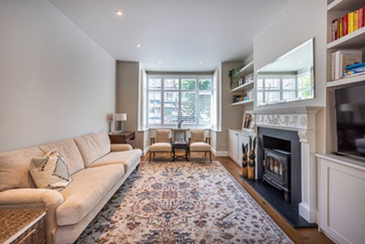 Charming Home in the Heart of Wimbledon gallery image 3