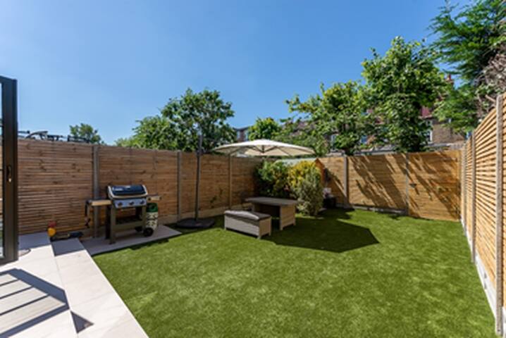 Charming Home in the Heart of Wimbledon gallery image 2