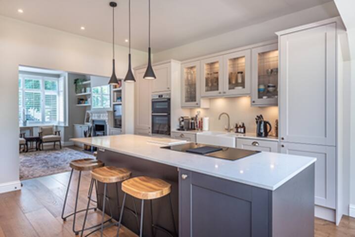 Charming Home in the Heart of Wimbledon gallery image 4