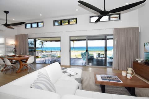 Popular Airbnb listing: Absolute Tropical Beach Front Iluka Palms in Mackay Regional