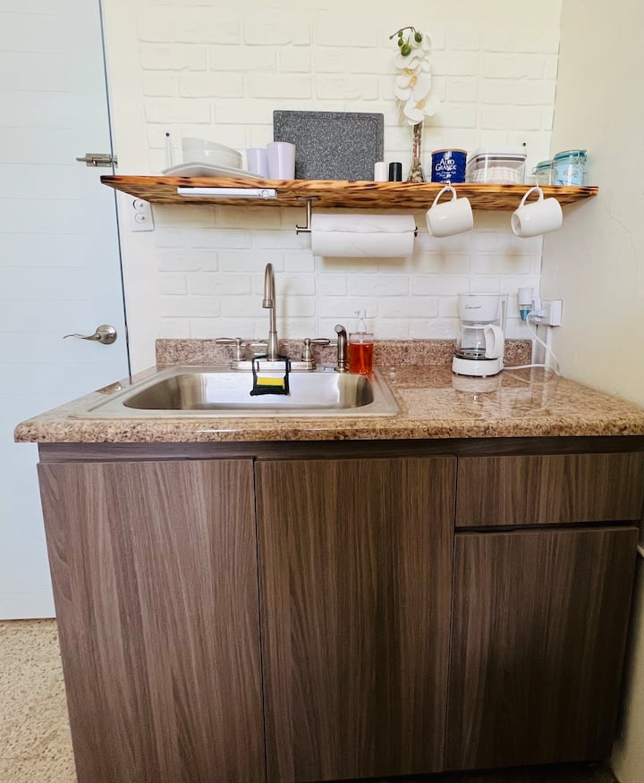 The White Door Apartment - Gurabo