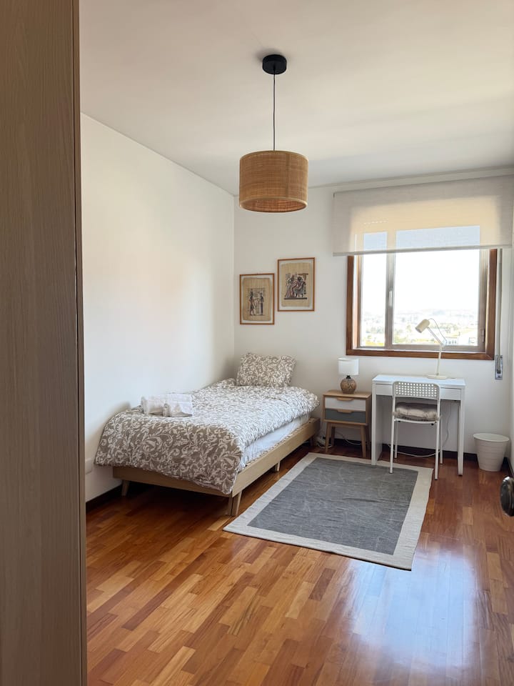 Cama individual de 90x200 cm que se convierte en una cama doble de 180x200 cm