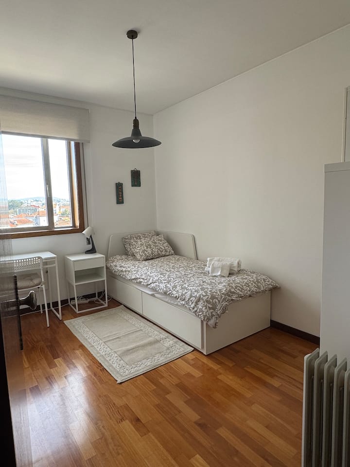 Cama individual de 80x200 cm que se convierte en una cama doble de 160x200 cm