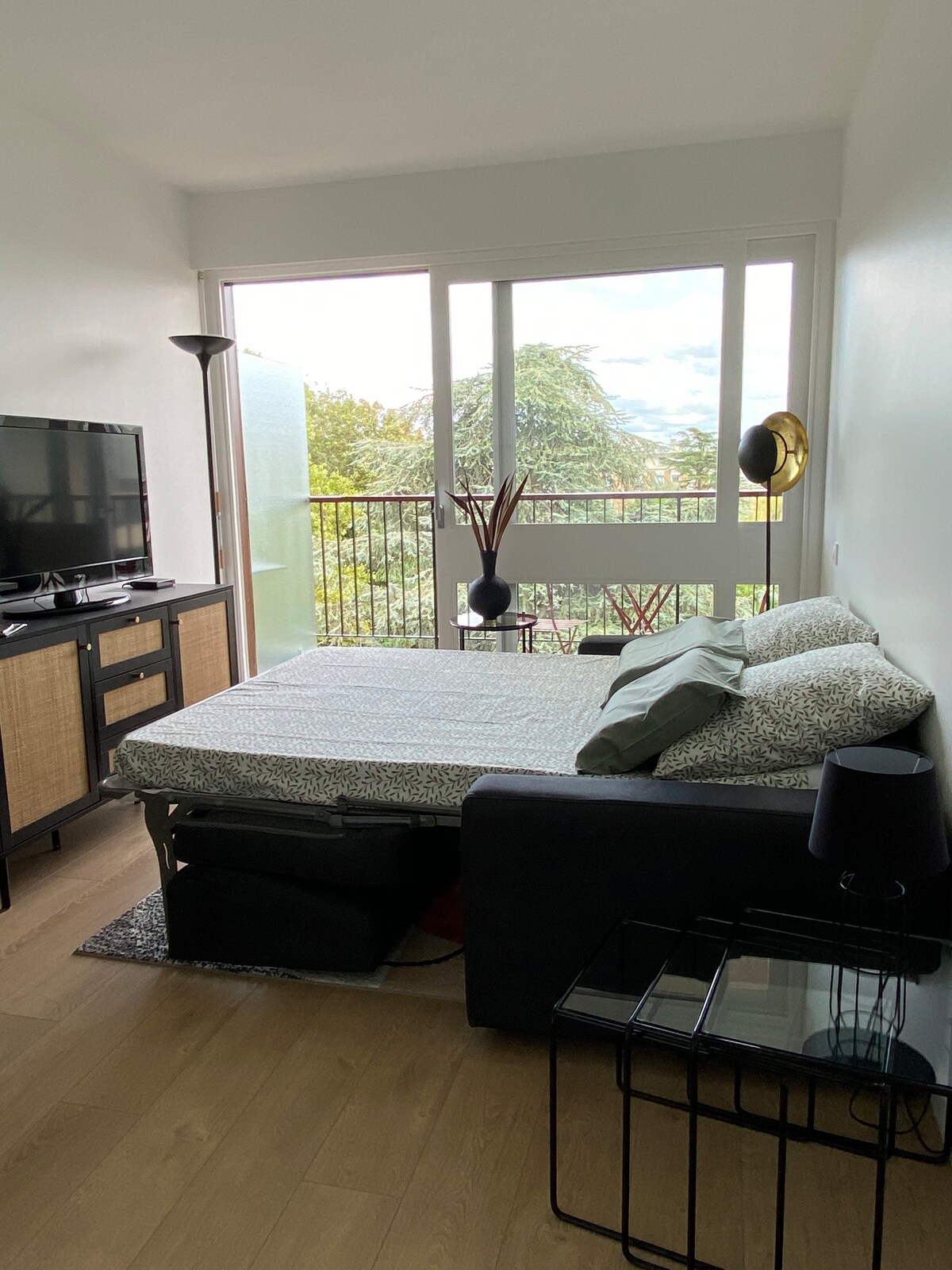 Successful Airbnb property: Very nice studio opposite Parly 2 in Le Chesnay Rocquencourt
