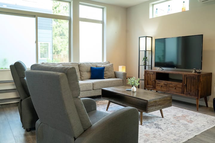 4 Square Escape - Easy Transit To Downtown! - Burien, WA