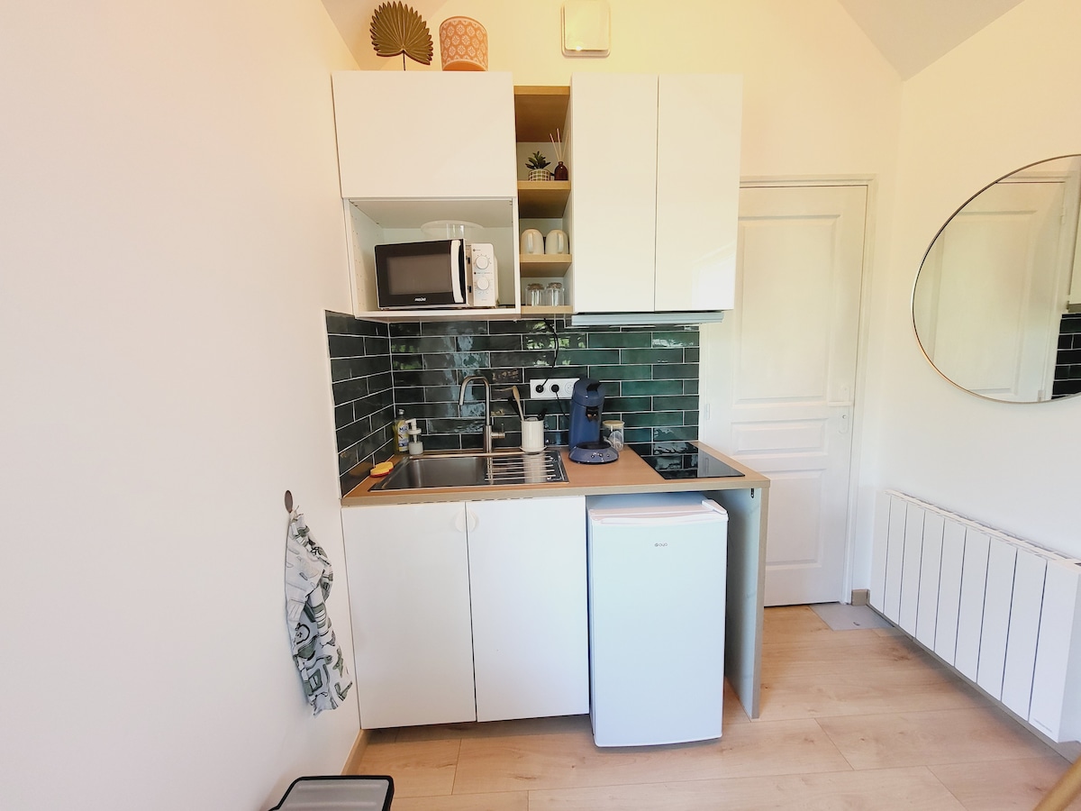 Top performing Airbnb: Independent building suite (kitchen, bathroom, private toilet) in Cleunay Arsenal Redon