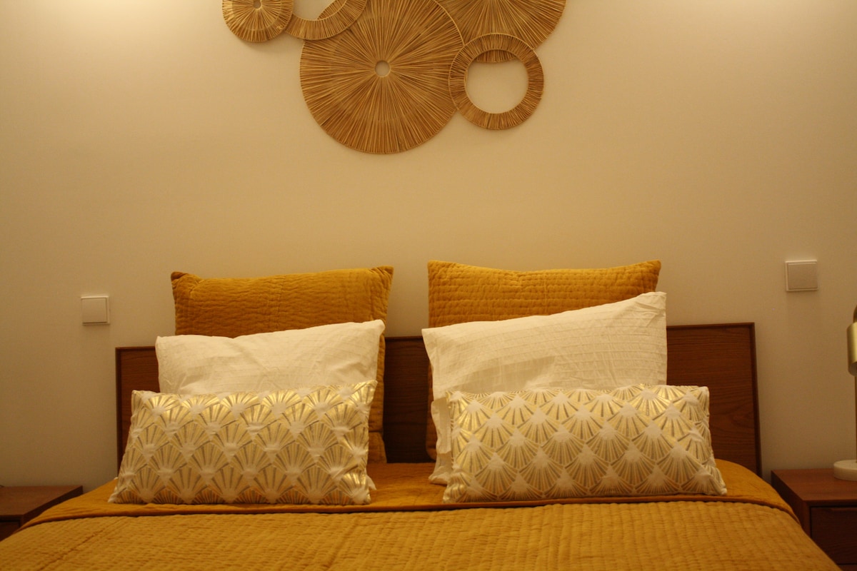 غرفة مع مرتبة MAISON DU MONDE عالية الجودة وأسرّة مريحة للغاية.

