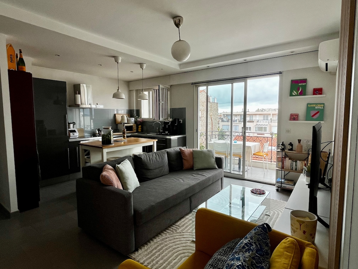 Top performing Airbnb: Cannes center, terrace, 2 bedrooms in Cannes