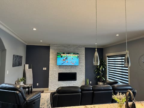 Executive 3 Bed, 2.5 Bath, House