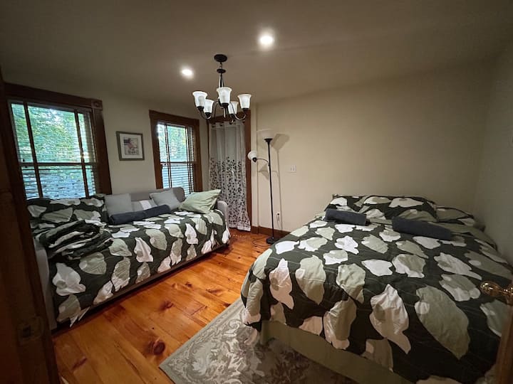 Dhoma e katit të parë