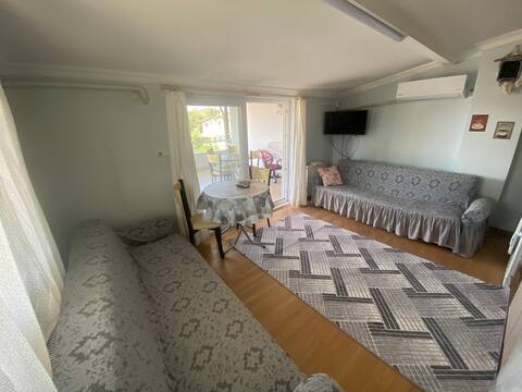 Top performing Airbnb: Terrace Floor Spacious enclosed balcony New 1 in Burhaniye