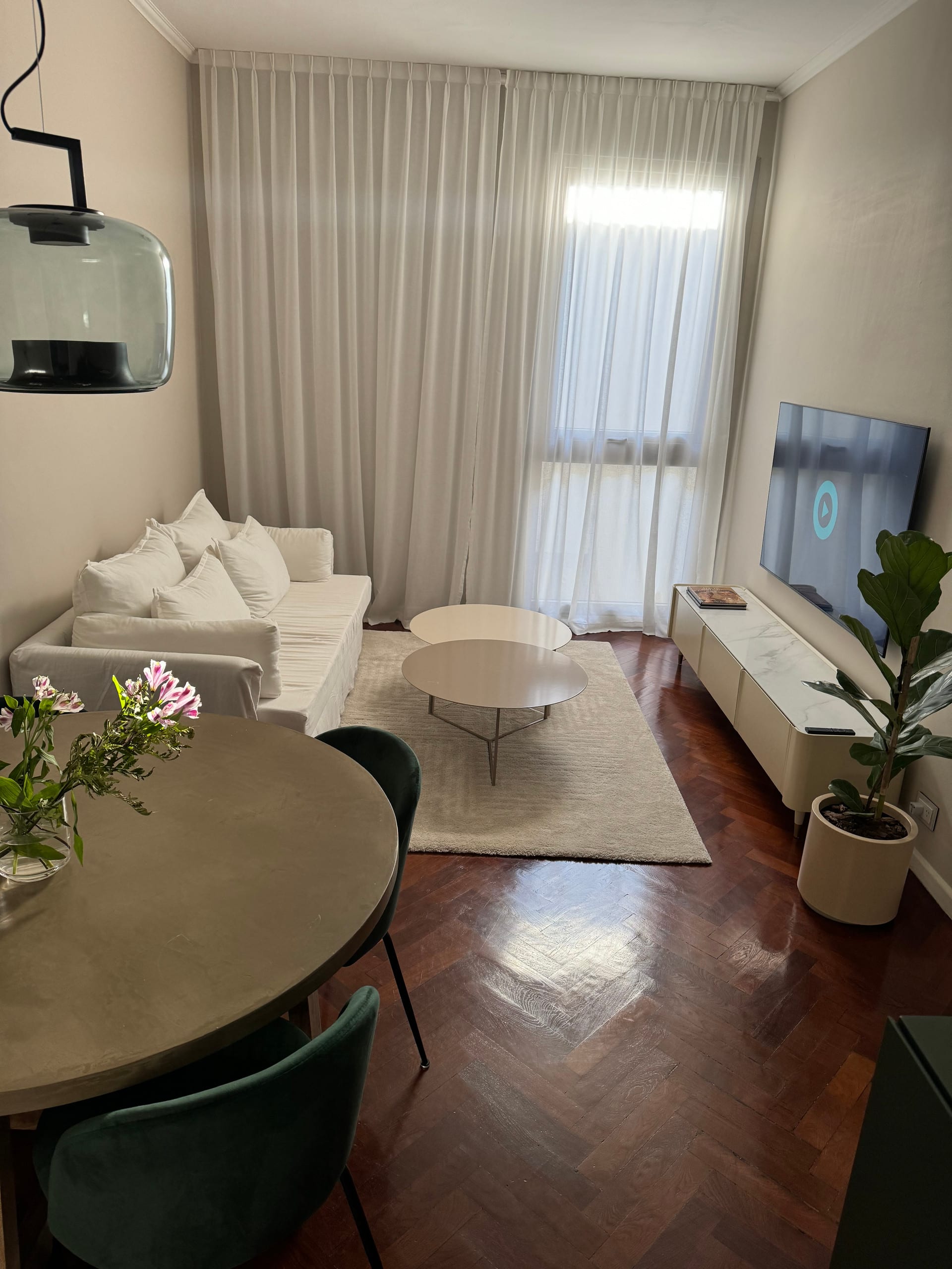 A bright 2-bedroom apartment in the heart of Palermo