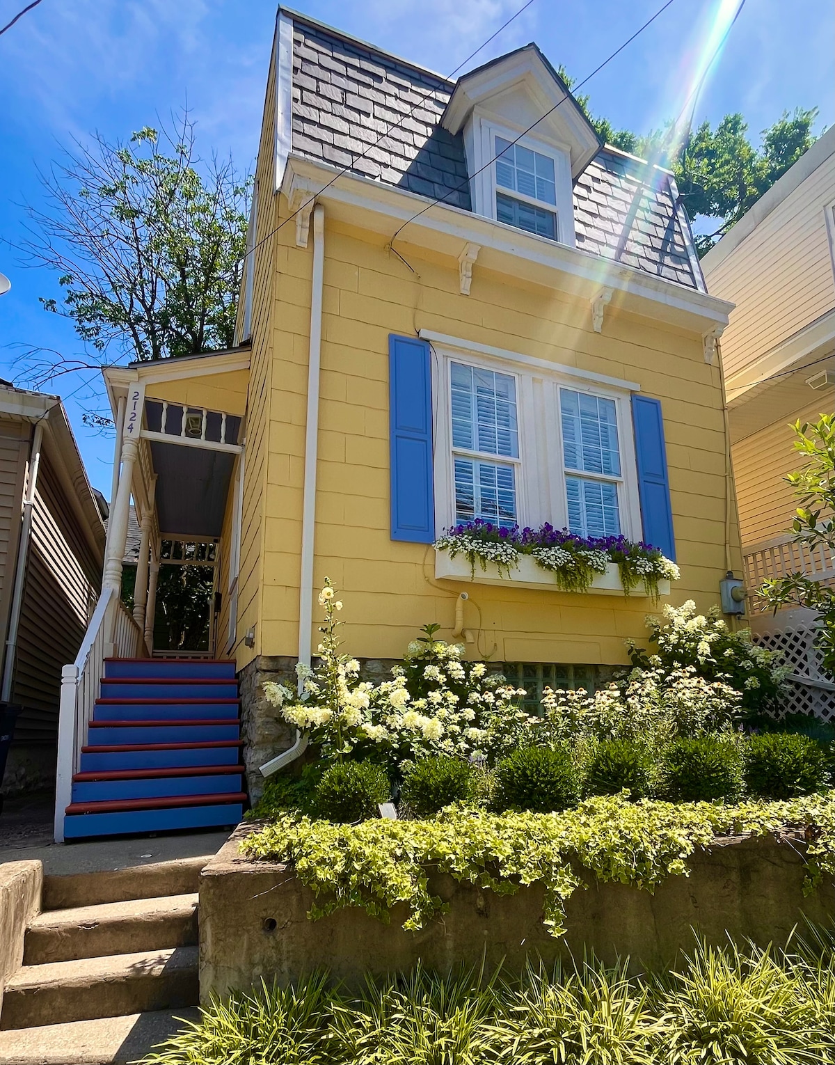 The Little Yellow House | Hyde Park - Houses for Rent in