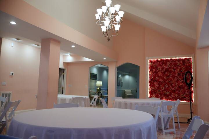 THE BIG HOUSE~w/ 620 sq ft EVENT SPACE! gallery image 3