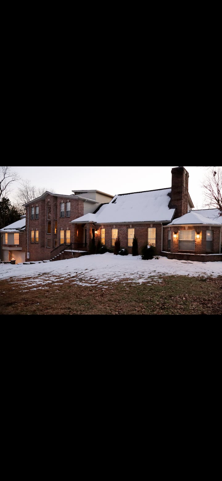 The Big House~w/ 620 Sq Ft Event Space! — primary photo