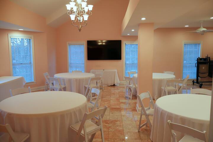 THE BIG HOUSE~w/ 620 sq ft EVENT SPACE! gallery image 2