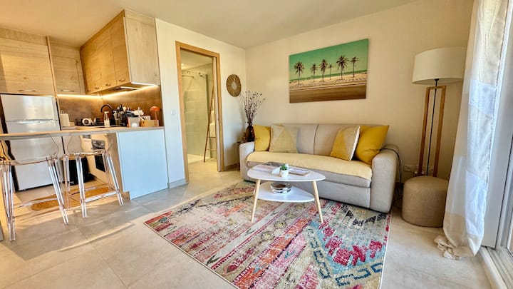 Marina View Renovated Apartment! - Grimaud