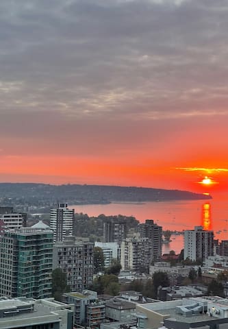 Rare 1200sq ft DT Penthouse w/ Private Rooftop