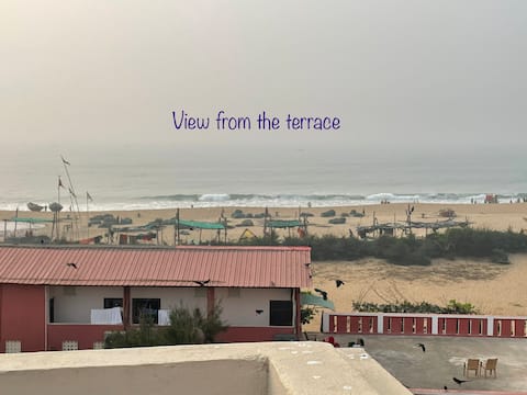 Srinivas Kutir, Laxmi Nivas Apt - 50mts from Beach