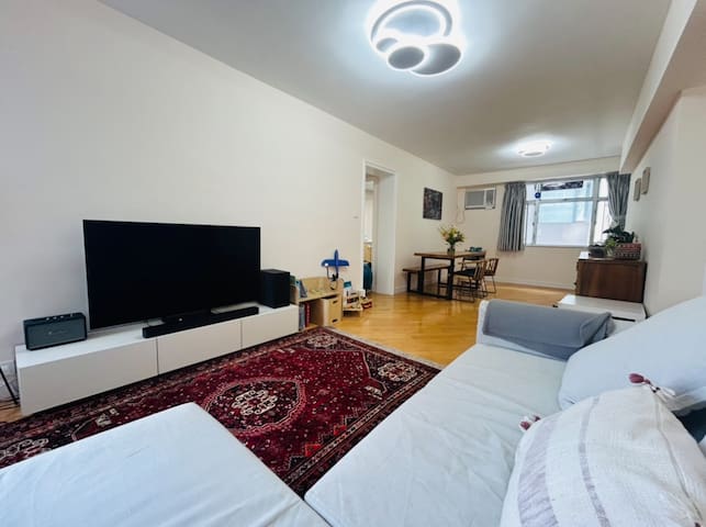 Spacious and calm appartment in Mid Levels