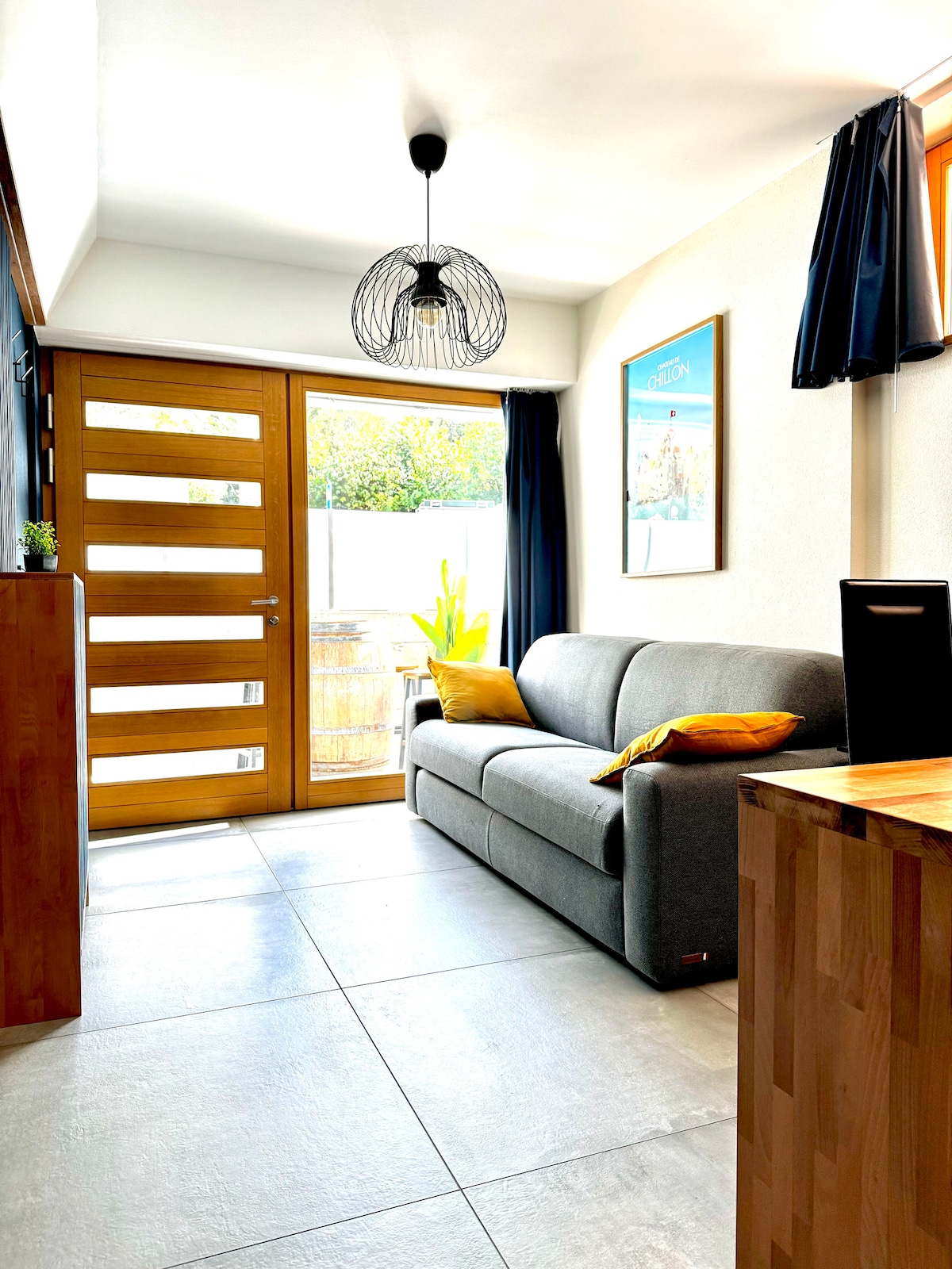 Top Airbnb: Close to Lake & Chillon Castle, New & Comfortable in Montreux