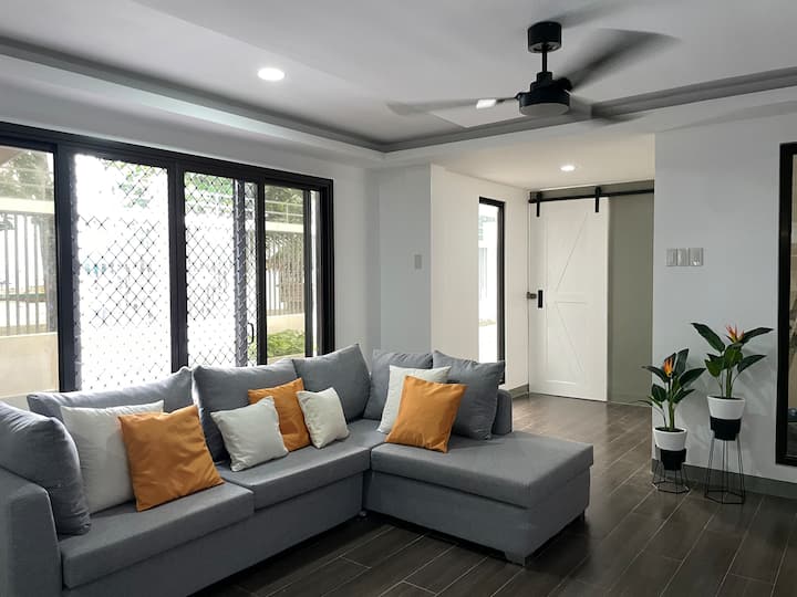 Casa Anaya Beach Vacation Home - Balamban