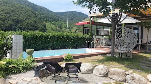 Spring) Private. Private lawn yard. Private house. BBQ area. Hangang ramen. Free coffee beans. Water