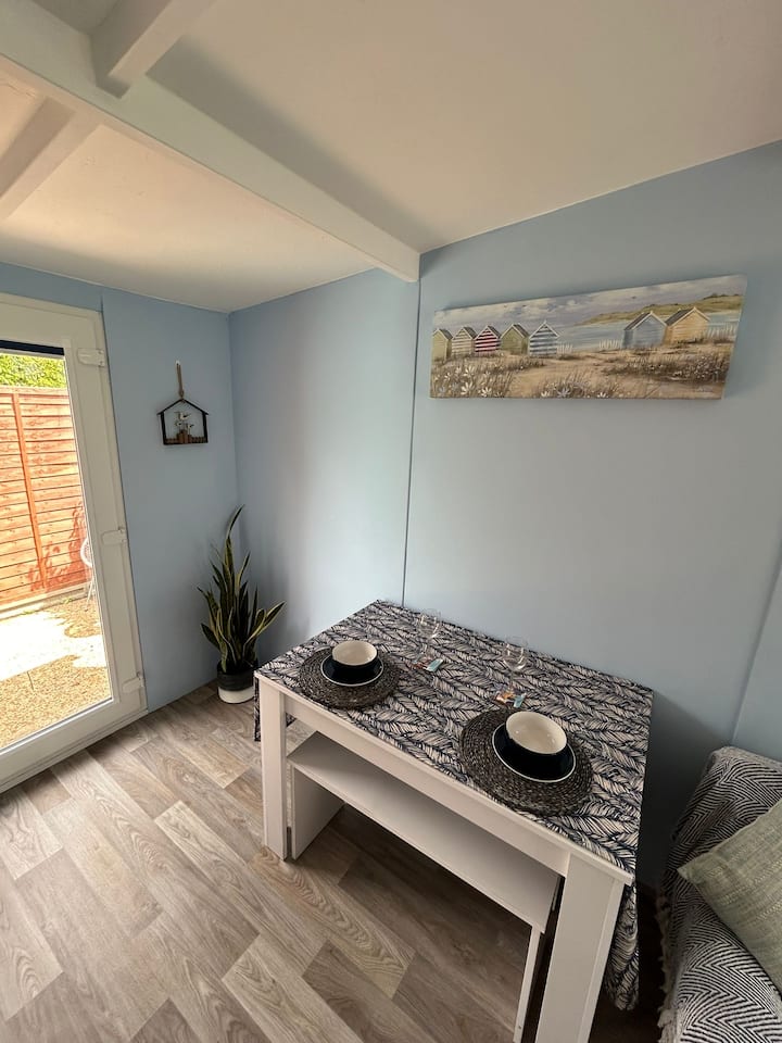 Spacious Log Cabin In Whitstable - Whitstable