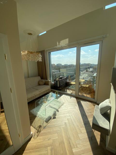 Successful Airbnb property: Royal Glamour — Prince Janusz Metro in Wola