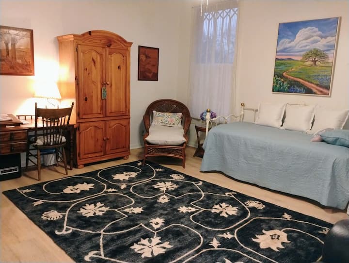Historic Holle House, Upstairs Unit #3 - Brenham, TX