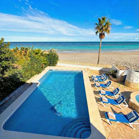 Villa on the Beach Private Pool - holaVivienda