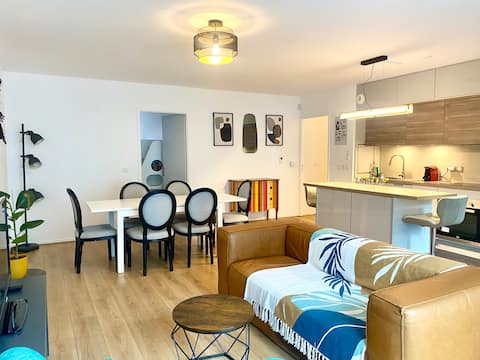 Top Airbnb: Bright, air-conditioned living room, garden and private parking in Saint Ouen Sur Seine