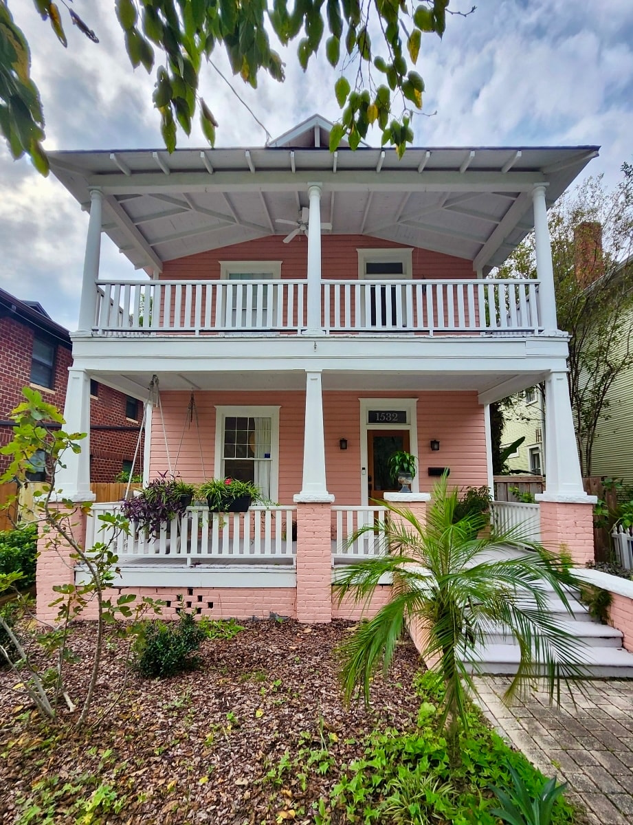 ¡Impresionante casa del siglo con piscina! A 6 minutos del estadio Casas en renta en