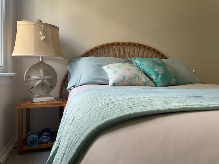 ¿Todo listo para la arena y el sol? La habitación de playa es el lugar para relajarte y escuchar las olas rompiendo. 