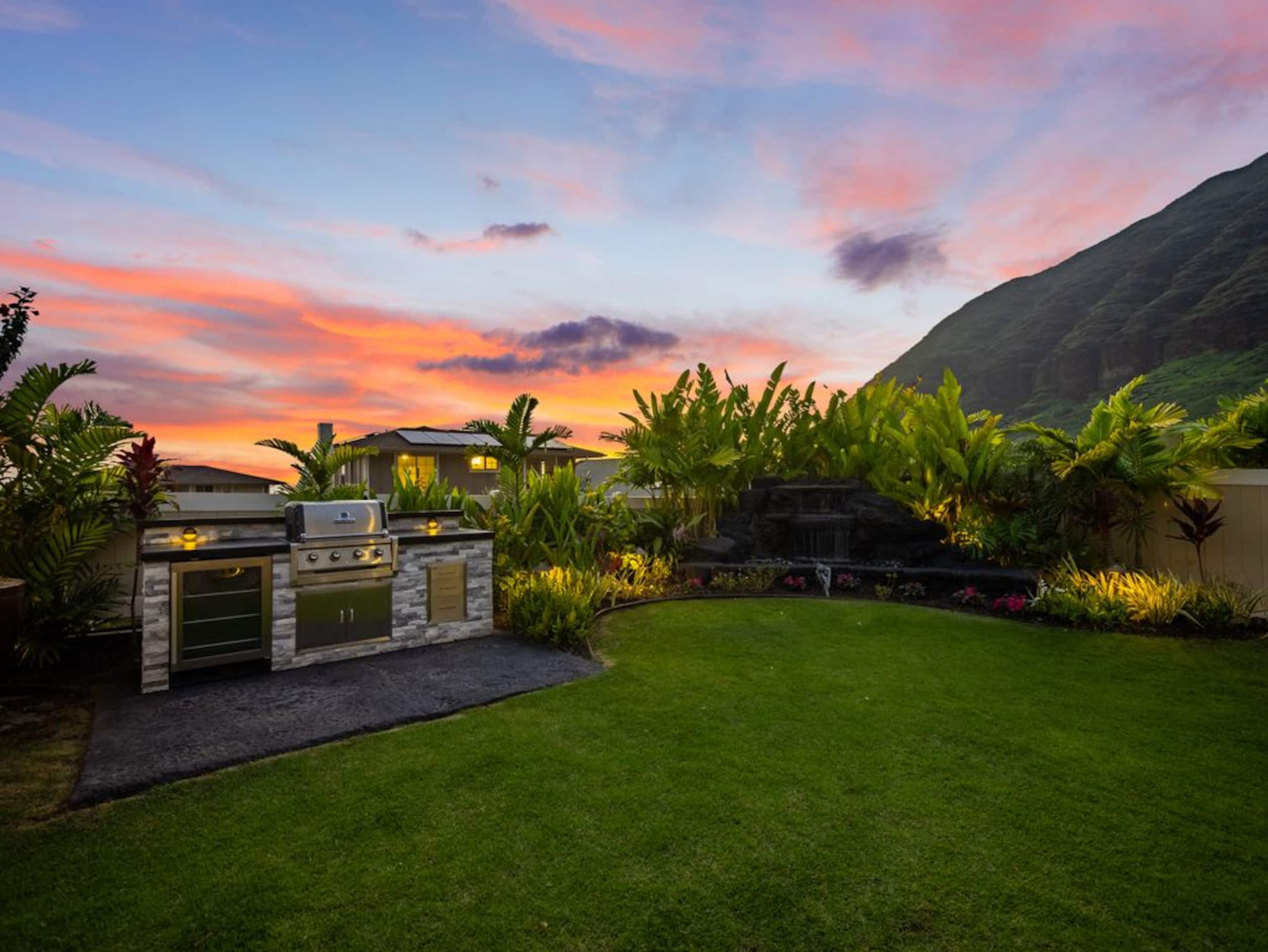 Home in Waianae · ★5.0 · 7 bedrooms · 9 beds · 6 baths - Image 492