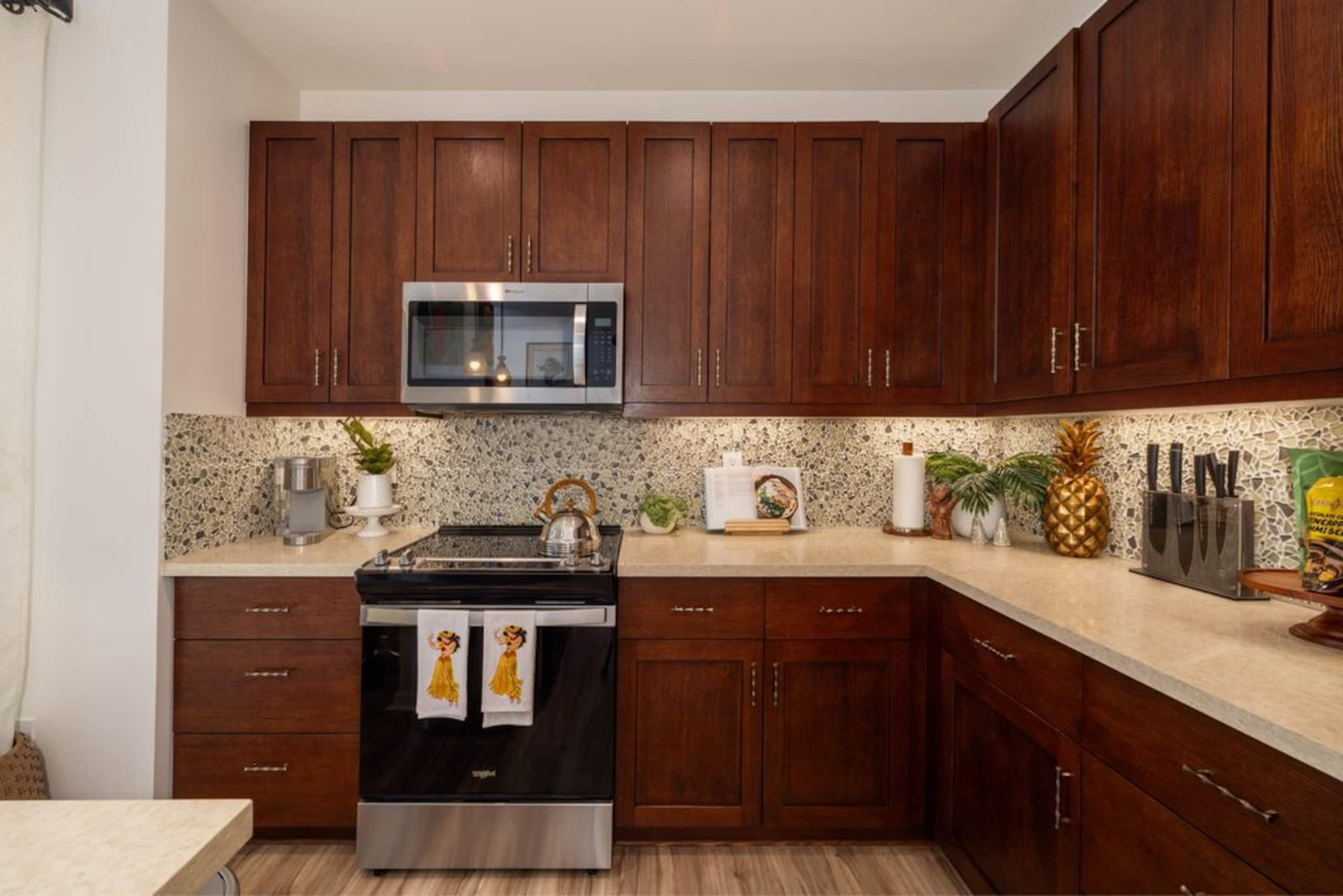 Home in Waianae · ★5.0 · 7 bedrooms · 9 beds · 6 baths - Image 92