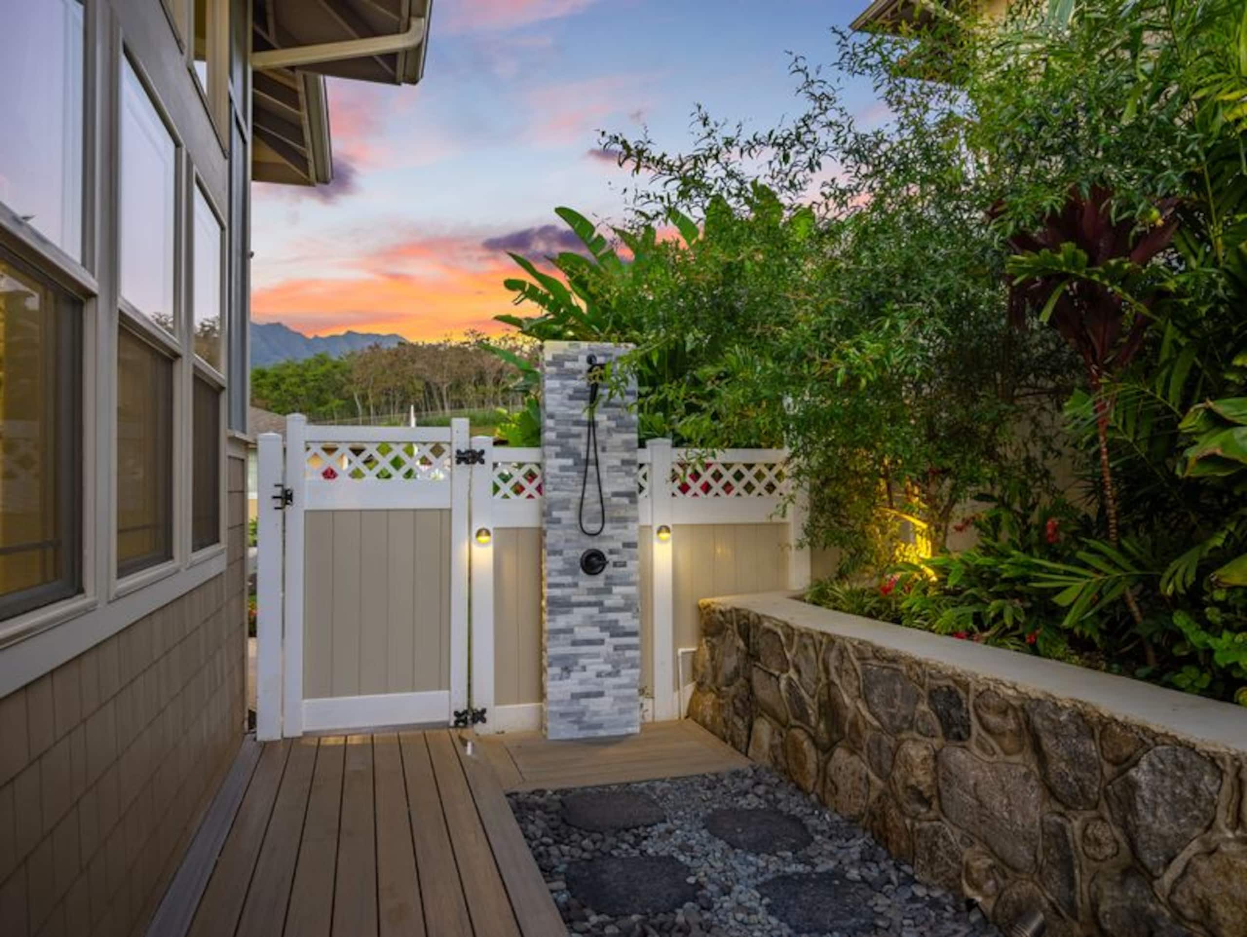 Home in Waianae · ★5.0 · 7 bedrooms · 9 beds · 6 baths - Image 541