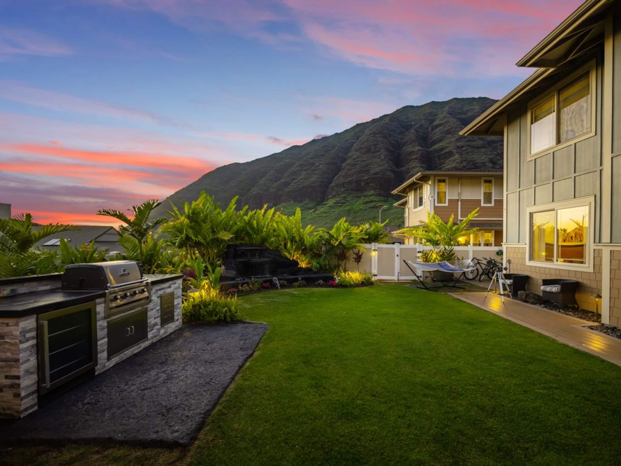 Home in Waianae · ★5.0 · 7 bedrooms · 9 beds · 6 baths - Image 493